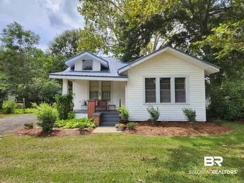 218 4th Ave, Atmore, AL 36502