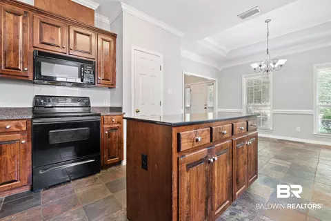 1009 Dickenson Ave, Mobile, AL 36609 photo 7