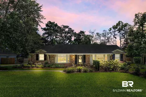 3925 Pembrocke Ave, Mobile, AL 36608