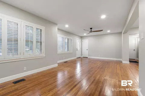 40 W Chadwick Dr, Mobile, AL 36606 photo 5