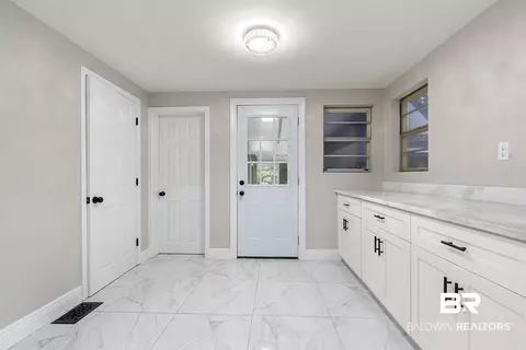 40 W Chadwick Dr, Mobile, AL 36606 photo 9