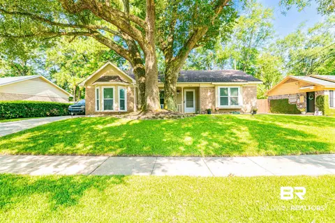 1829 Summer Place Dr, Mobile, AL 36618