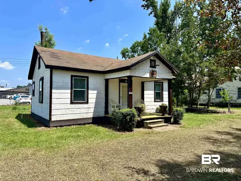 1221 Forrest Ave, Brewton, AL 36426