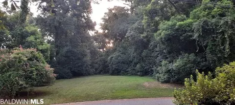 121 Confederate Dr, Spanish Fort, AL 36527