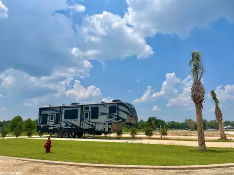 813 Vacation Cir, Foley, AL 36535