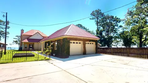 7095 Bay Rd, Mobile, AL 36605