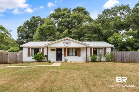 7832 W Murray Heights Dr, Irvington, AL 36544