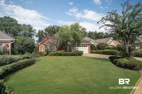 122 Club Dr, Fairhope, AL 36532