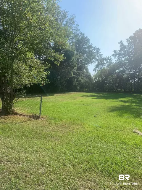 210 NE 2nd St, Summerdale, AL 36580