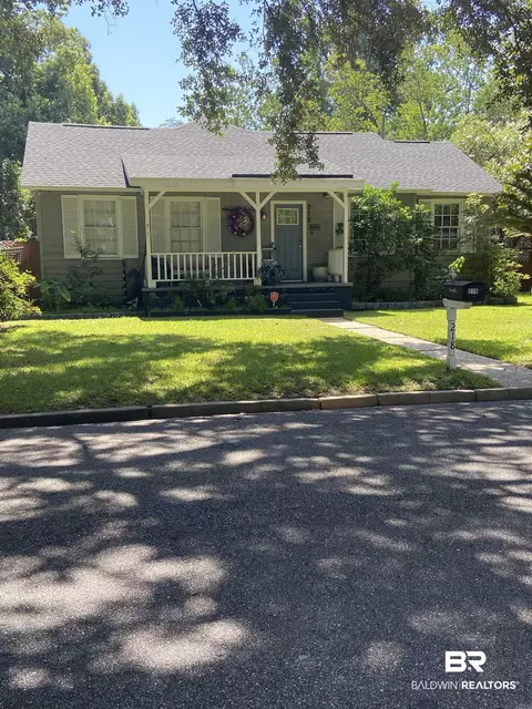 218 2nd St, Chickasaw, AL 36611