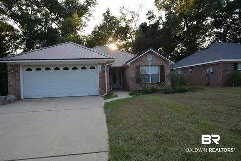 121 Cluster Oaks Ct, Foley, AL 36535