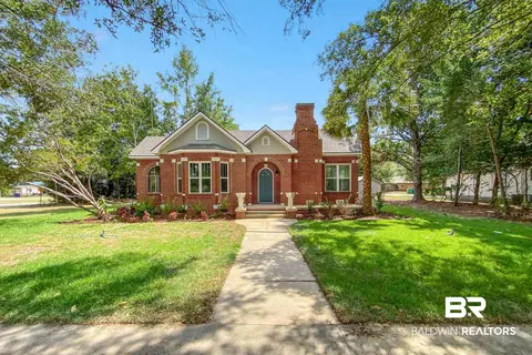 320 E Laurel Ave, Foley, AL 36535