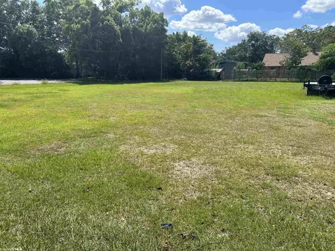 9 7th St, Silverhill, AL 36576