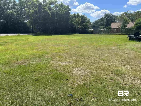 9 7th St, Silverhill, AL 36576