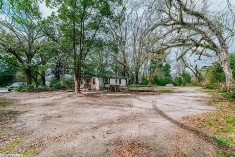 2004 Edwards Ave, Mobile, AL 36617 photo 3