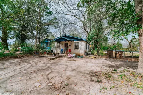 2004 Edwards Ave, Mobile, AL 36617 photo 2