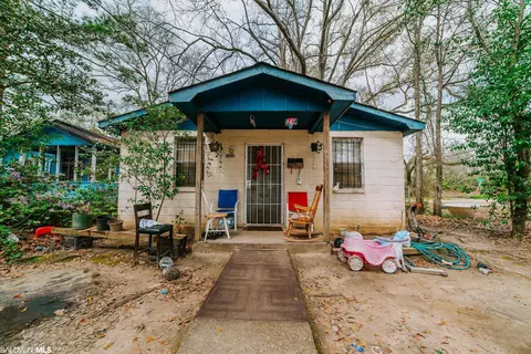 2004 Edwards Ave, Mobile, AL 36617 photo 4