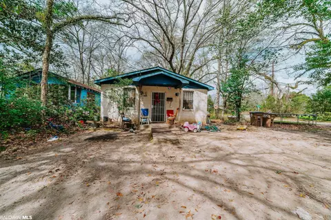 2004 Edwards Ave, Mobile, AL 36617