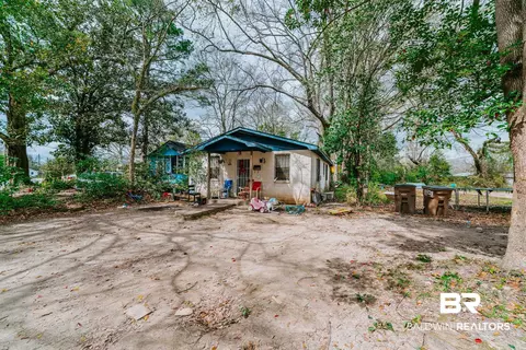 2004 Edwards Ave, Mobile, AL 36617 photo 2