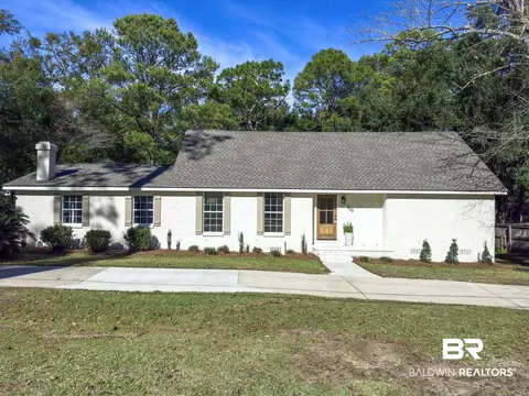 805 Gayfer Ave, Fairhope, AL 36532