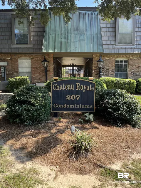 207 S Mobile St #113, Fairhope, AL 36532