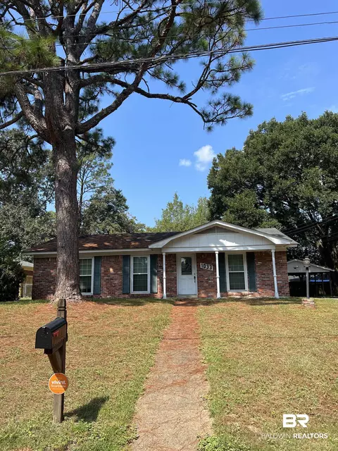 1033 Centerwood Dr, Mobile, AL 36608