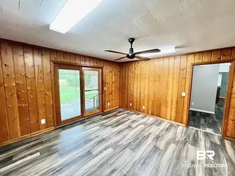 403 E Pine St, Atmore, AL 36502 photo 4