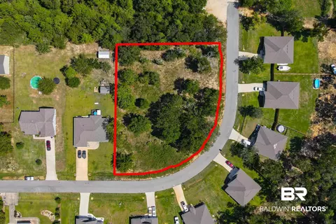 32816 N Pickens Ave, Lillian, AL 36549