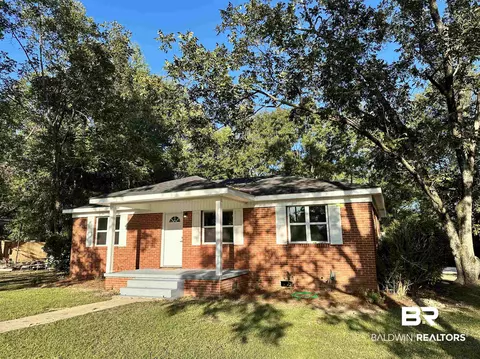 511 5th Ave, Atmore, AL 36502