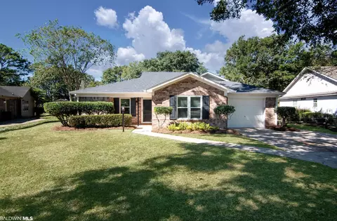 24 Hoffren Dr, Fairhope, AL 36532