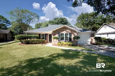 24 Hoffren Dr, Fairhope, AL 36532