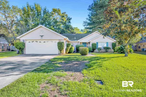 525 Orchard Ln, Foley, AL 36535