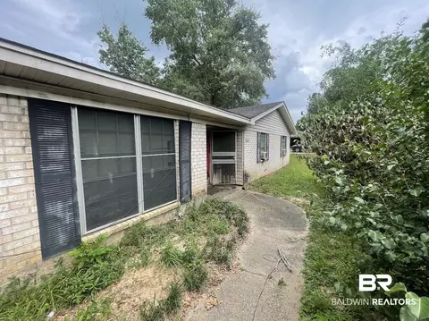 46114 Sunset Dr, Bay Minette, AL 36507