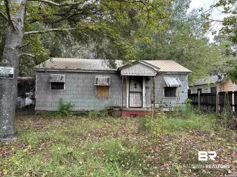 457 Pinehill Dr, Mobile, AL 36606