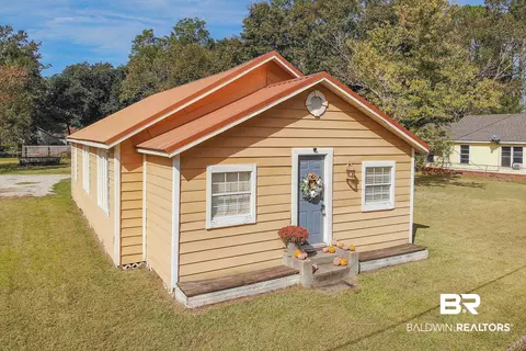 1104 S Walnut St, Loxley, AL 36551