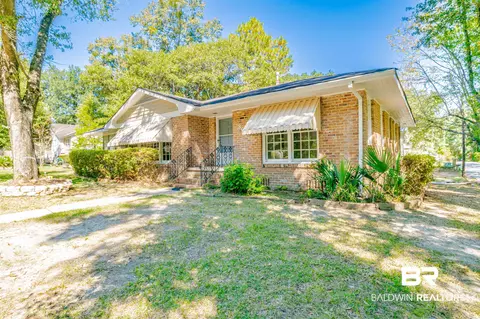 302 Northwest Blvd, Chickasaw, AL 36611 photo 1