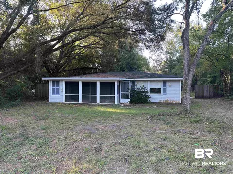 419 E Canal Dr, Gulf Shores, AL 36542