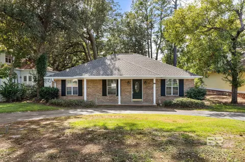 102 Orange Ave, Fairhope, AL 36532