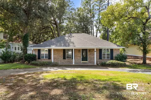 102 Orange Ave, Fairhope, AL 36532