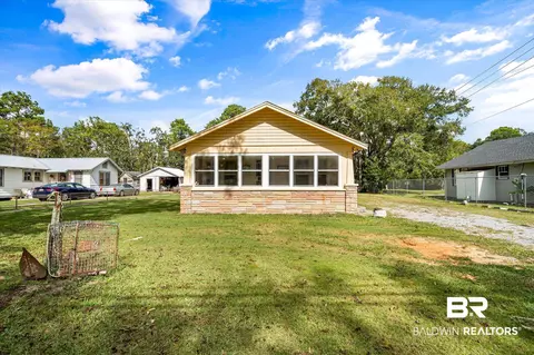 8460 Hemley St, Bayou La Batre, AL 36509