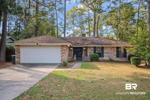 300 S Straford Cir, Daphne, AL 36526