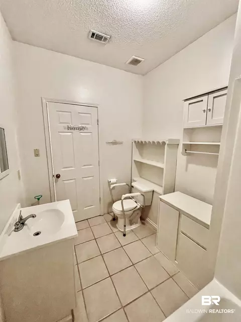 402 E Pine St, Atmore, AL 36502 photo 40