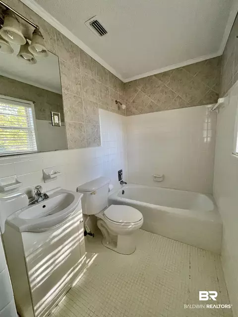 402 E Pine St, Atmore, AL 36502 photo 33