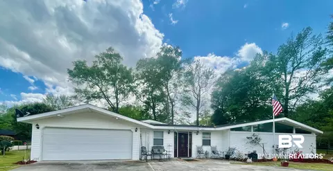 402 E Pine St, Atmore, AL 36502 photo 2