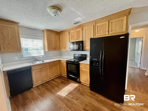 402 E Pine St, Atmore, AL 36502 photo 9