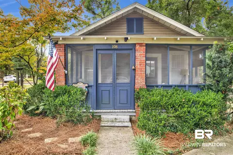 108 Gaston Ave, Fairhope, AL 36532
