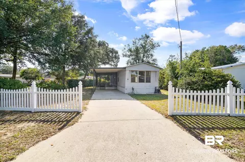 1681 Santa Cruz Dr, Lillian, AL 36549