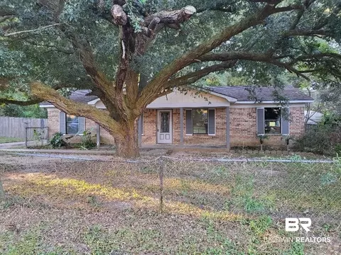 8321 Valley Ln, Irvington, AL 36544