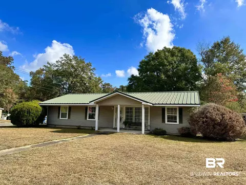 302 Luttrell St, Brewton, AL 36426