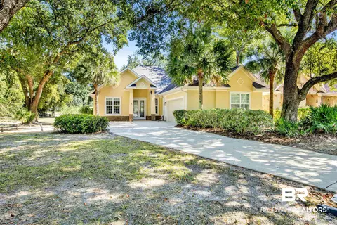 16 Lakeside Dr, Gulf Shores, AL 36542